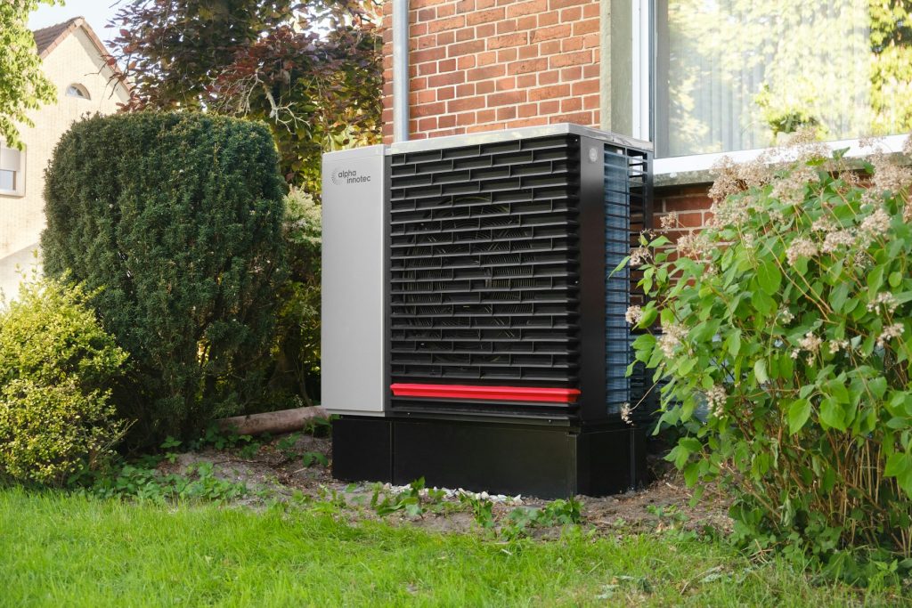 Outdoor heat pump unit used for pool heating
